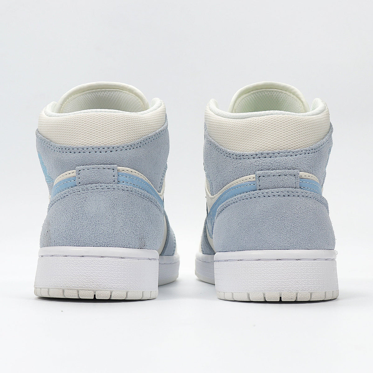 Jordan 1 Mid SE Paris Sneakers in Blue DA4666-100 - product image from the listing.