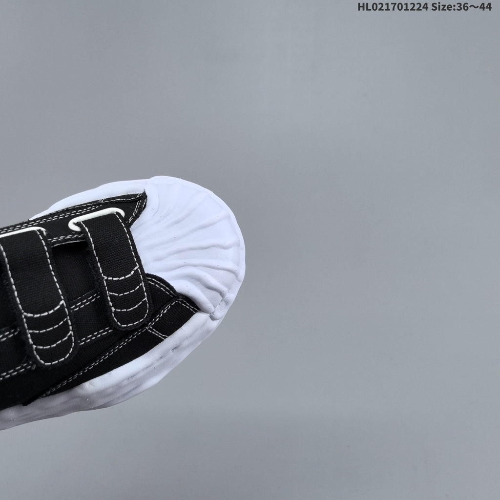 Maison MIHARA YASUHIRO Blakey Low Sneakers in Black White - product image from the listing.