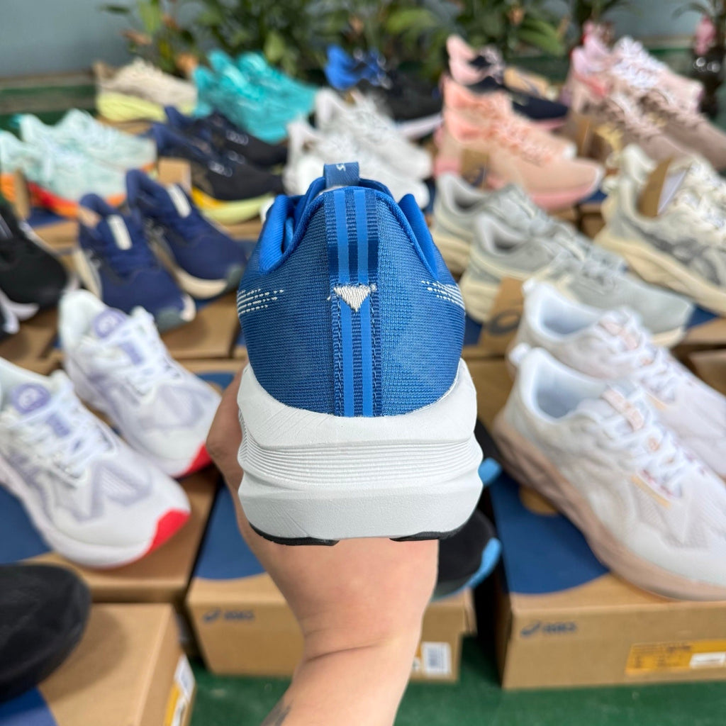 ASICS Novablast 5 LE Running Shoes in Blue 1011B974-403 - product image from the listing.