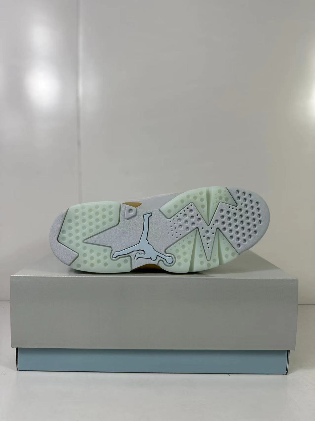 Air Jordan 6 High Sneakers White Gold Glacier Blue DQ4914-074 - product image from the listing.
